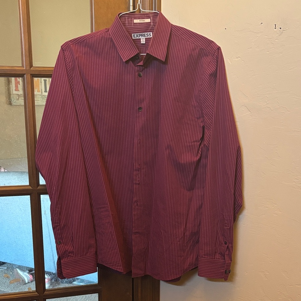 Express Fitted button Down Top! Large